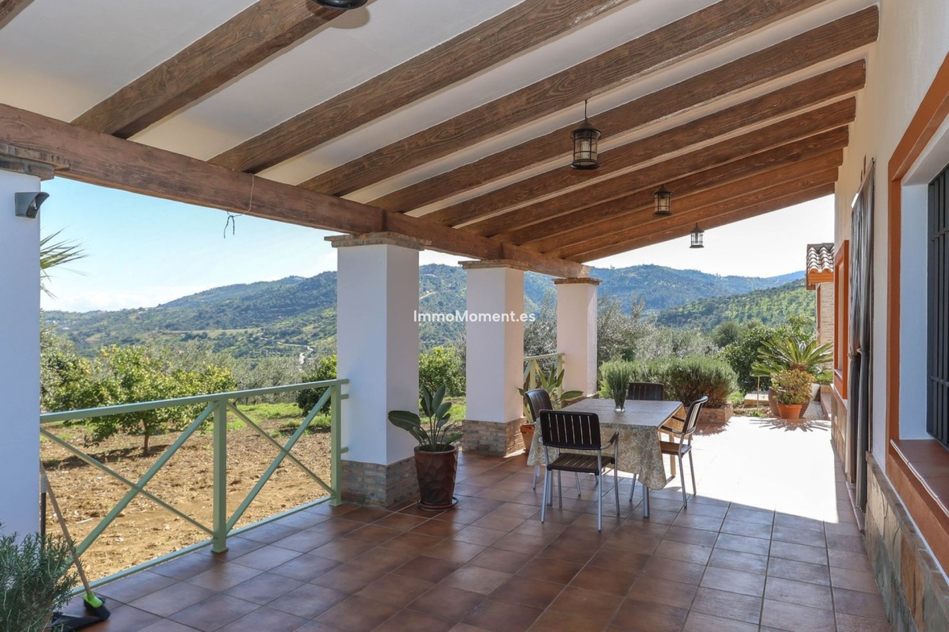 Reventa - Villa - Interior  - Guaro