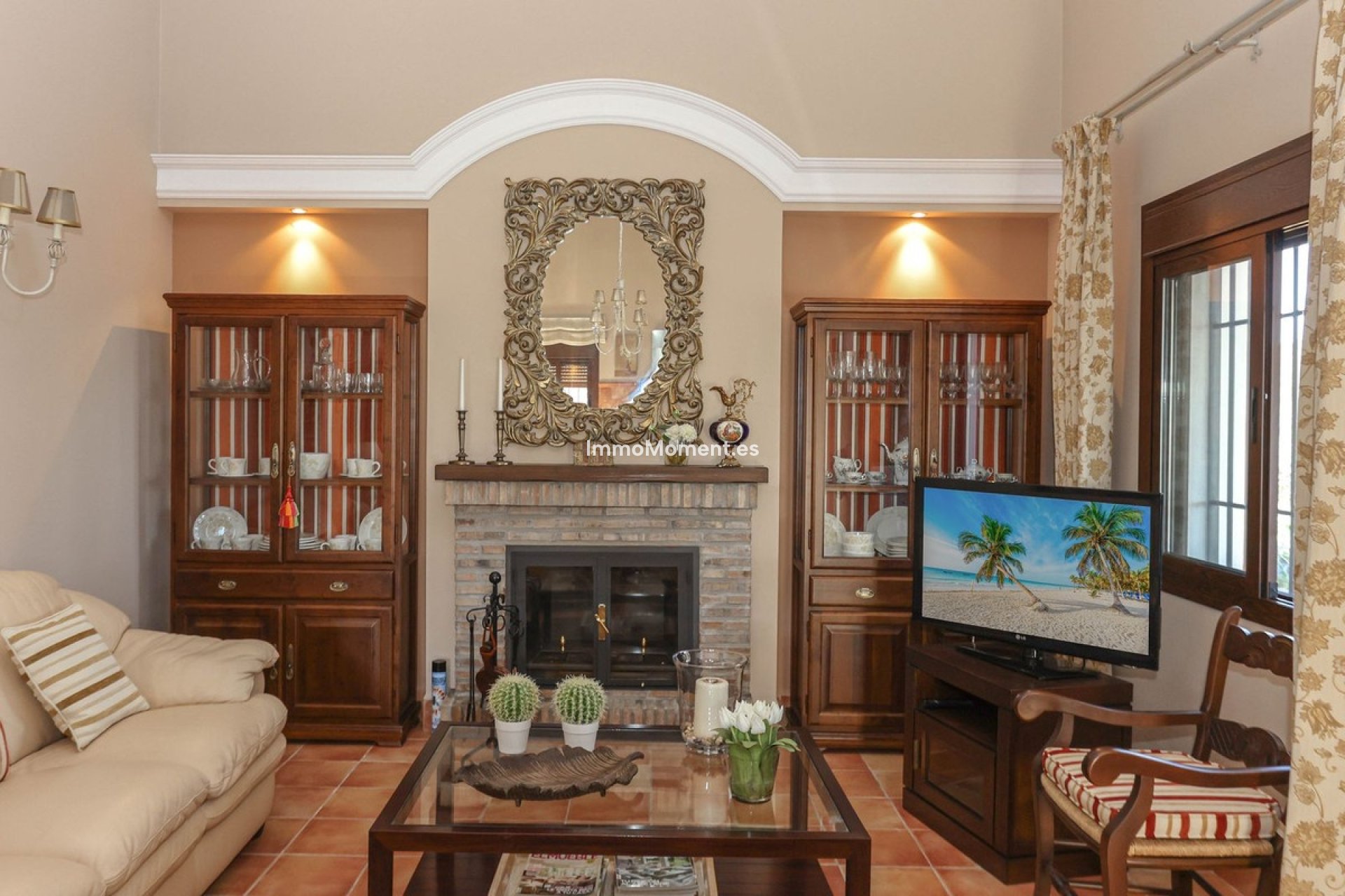 Reventa - Villa - Interior  - Guaro