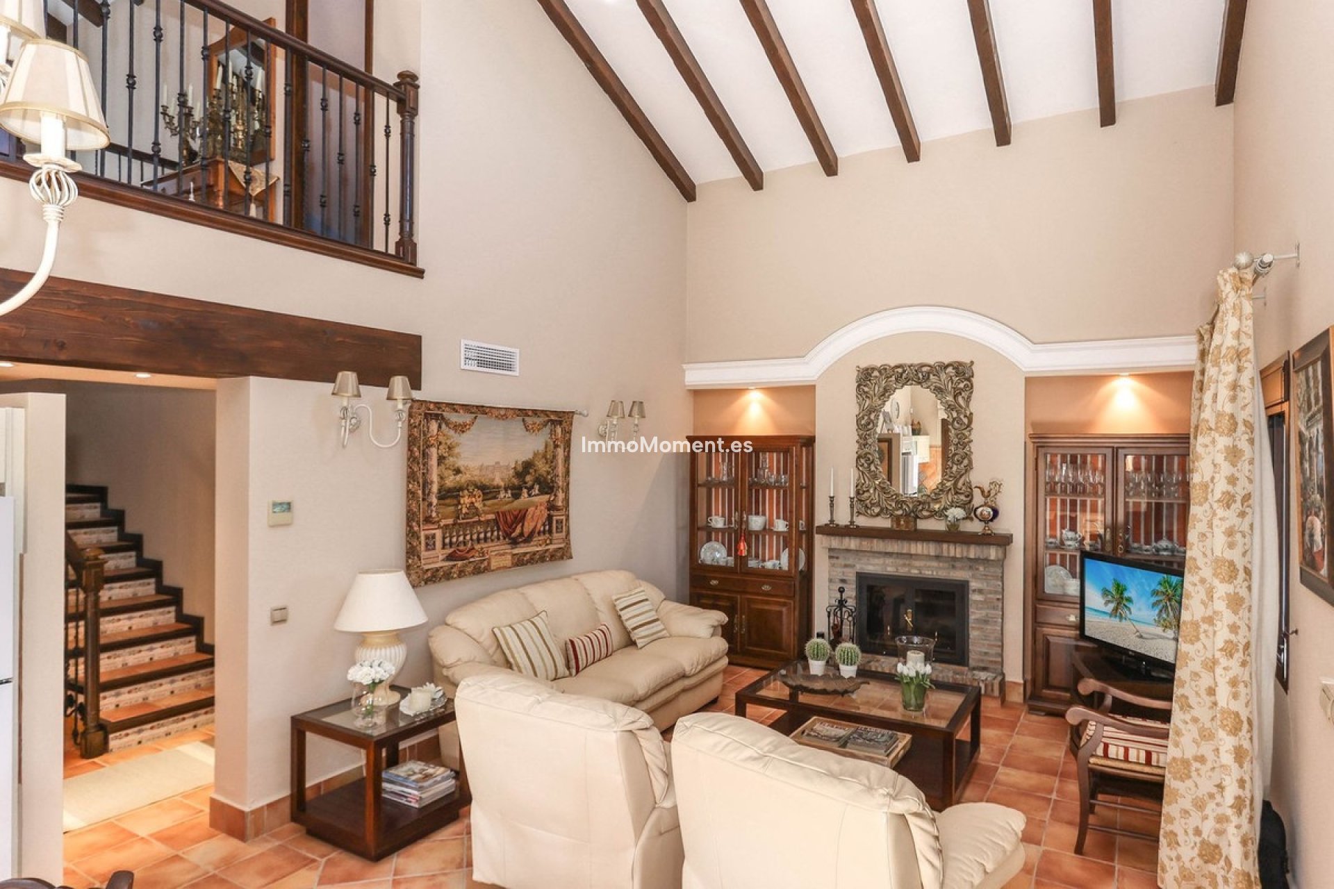 Reventa - Villa - Interior  - Guaro