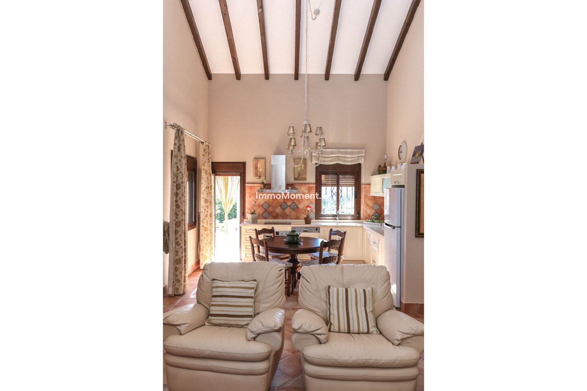 Reventa - Villa - Interior  - Guaro