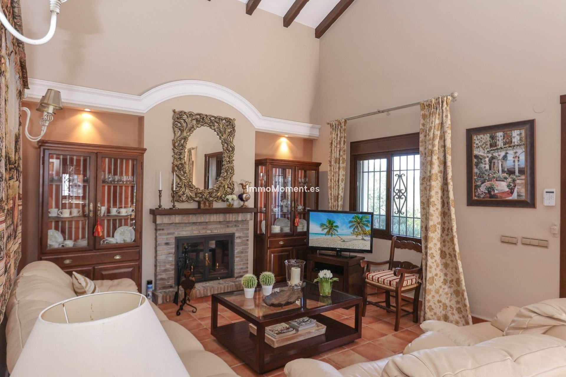 Reventa - Villa - Interior  - Guaro