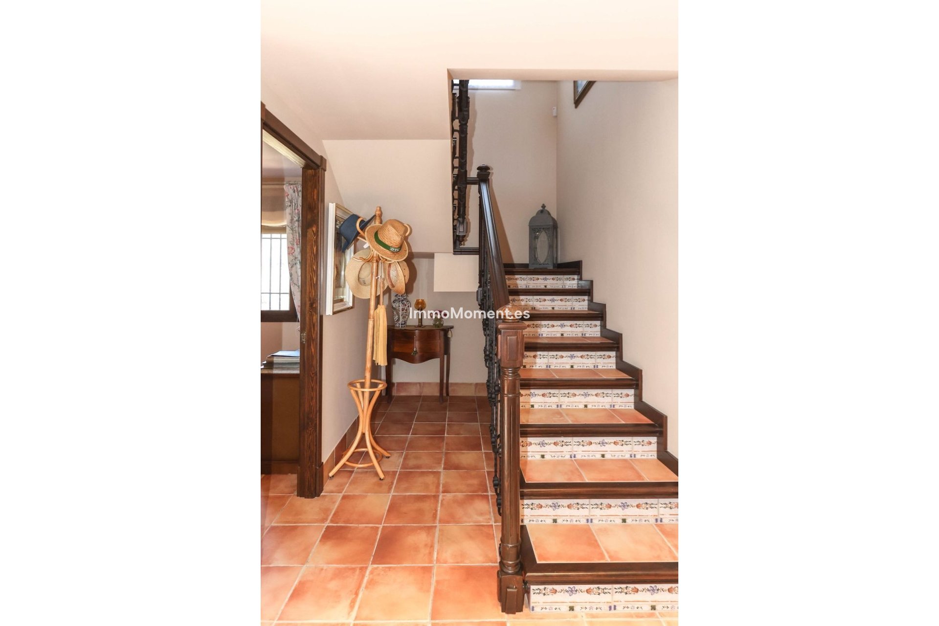 Reventa - Villa - Interior  - Guaro