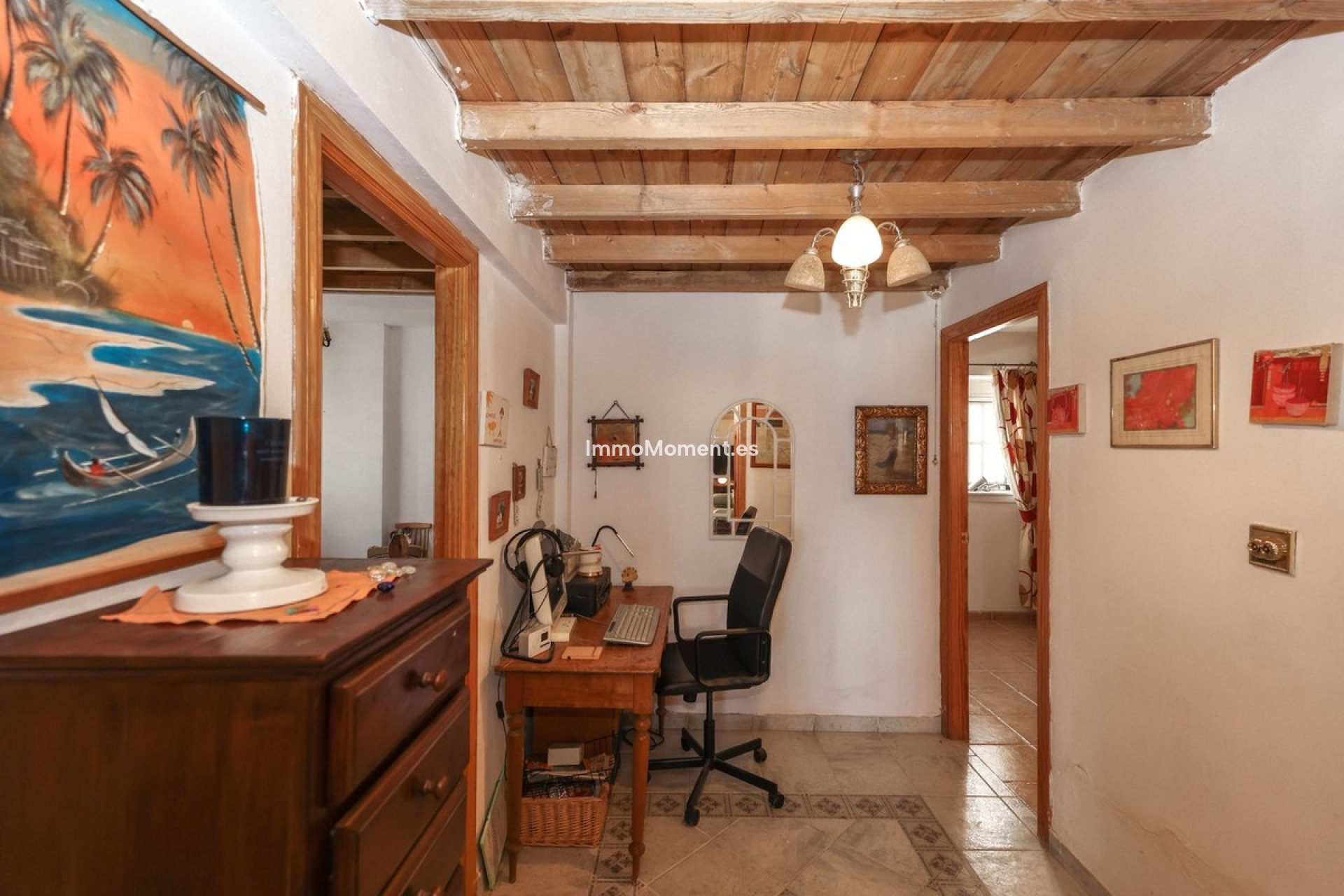 Reventa - Villa - Interior  - Guaro
