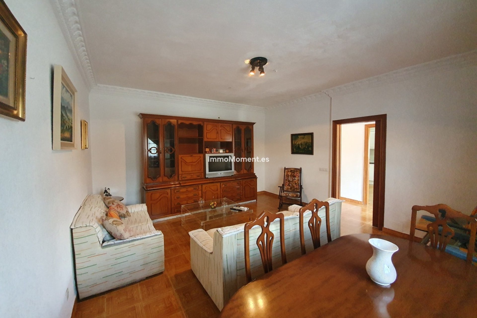 Reventa - Villa - Interior  - Guaro