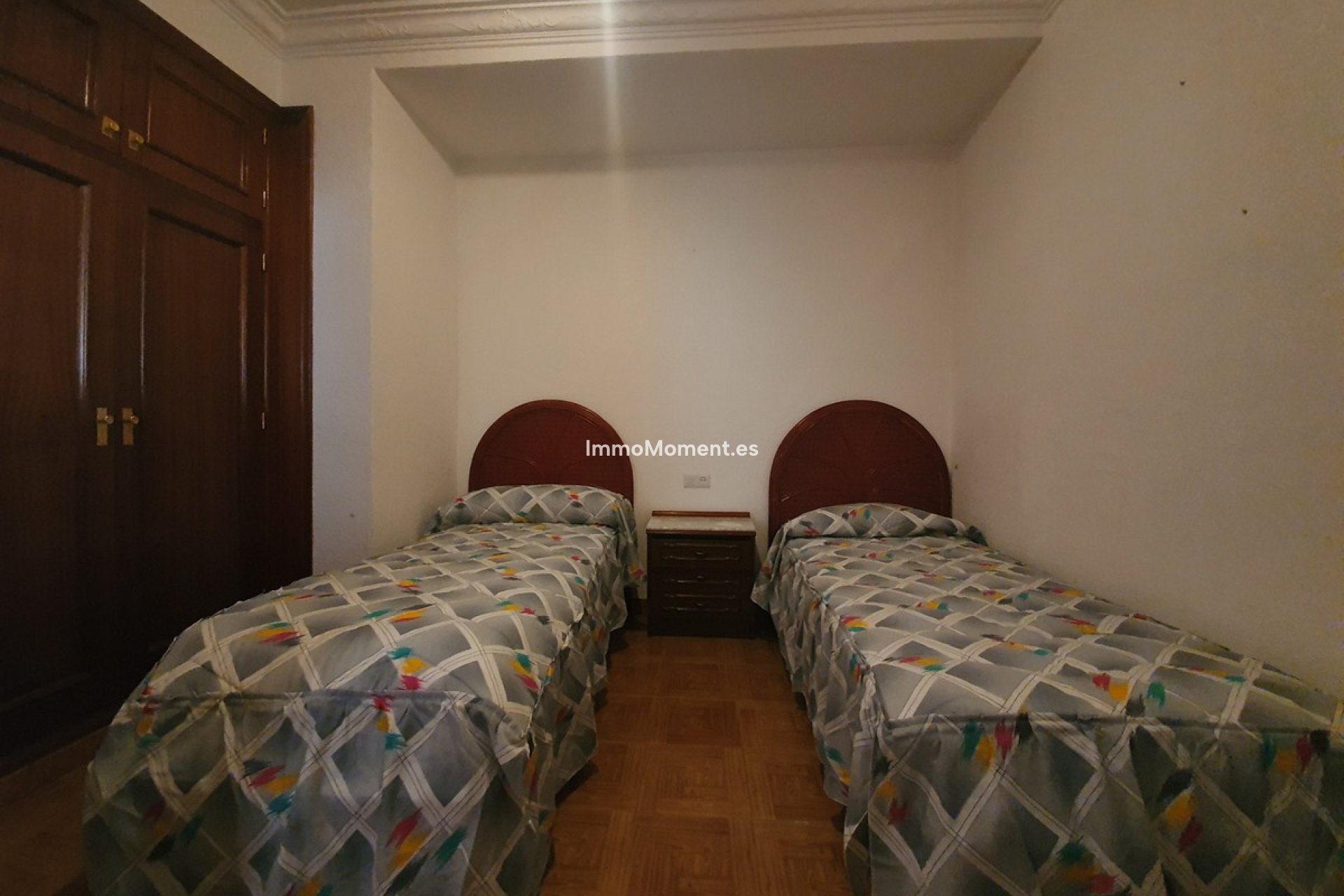 Reventa - Villa - Interior  - Guaro