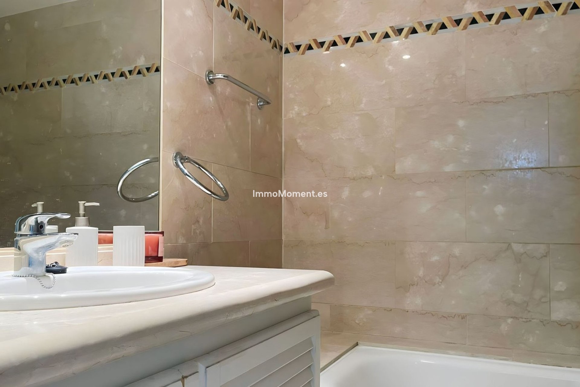 Revente - Appartement - Marbella - Nueva Andalucía