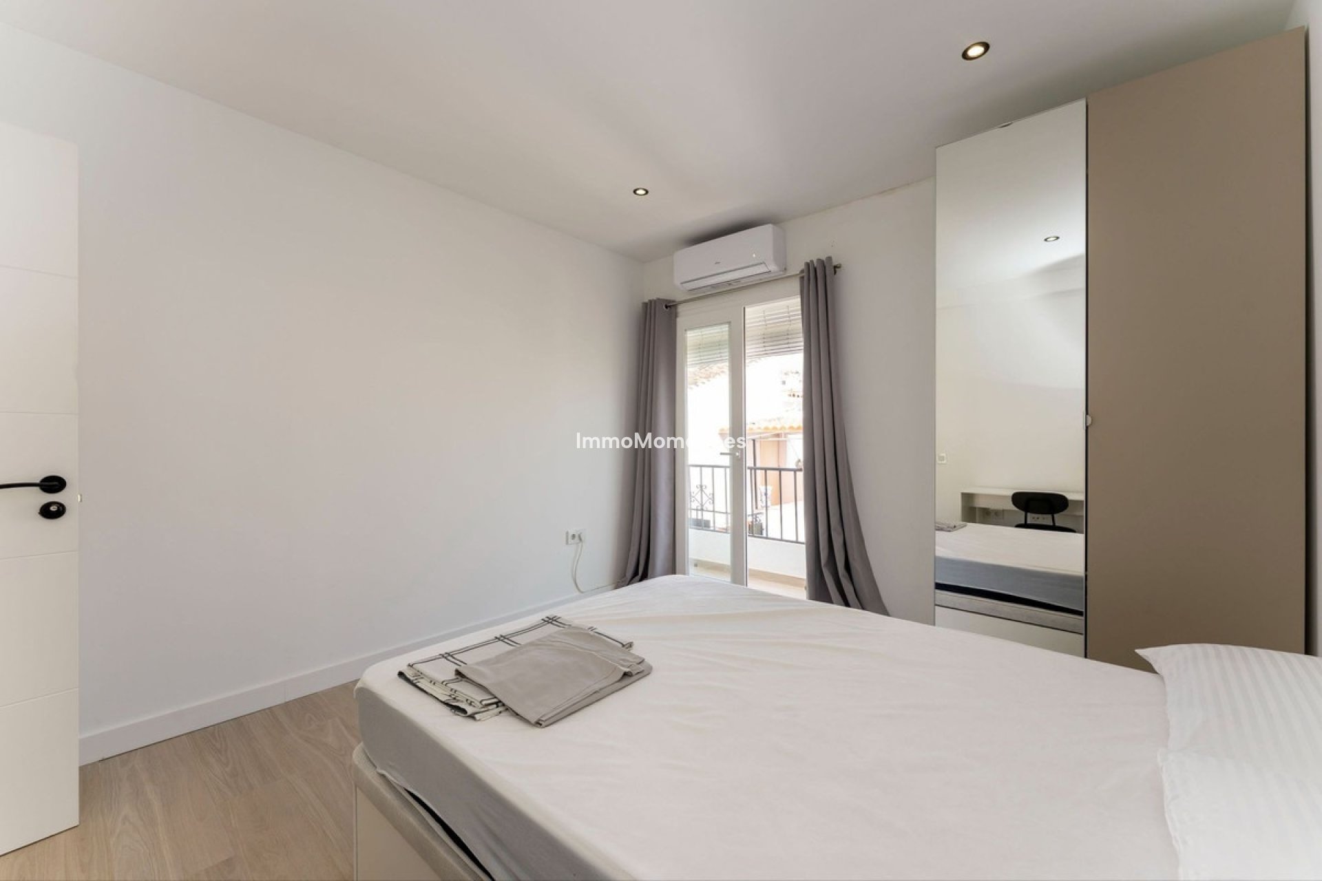 Revente - Maison mitoyenne - Intérieur                       - Monda