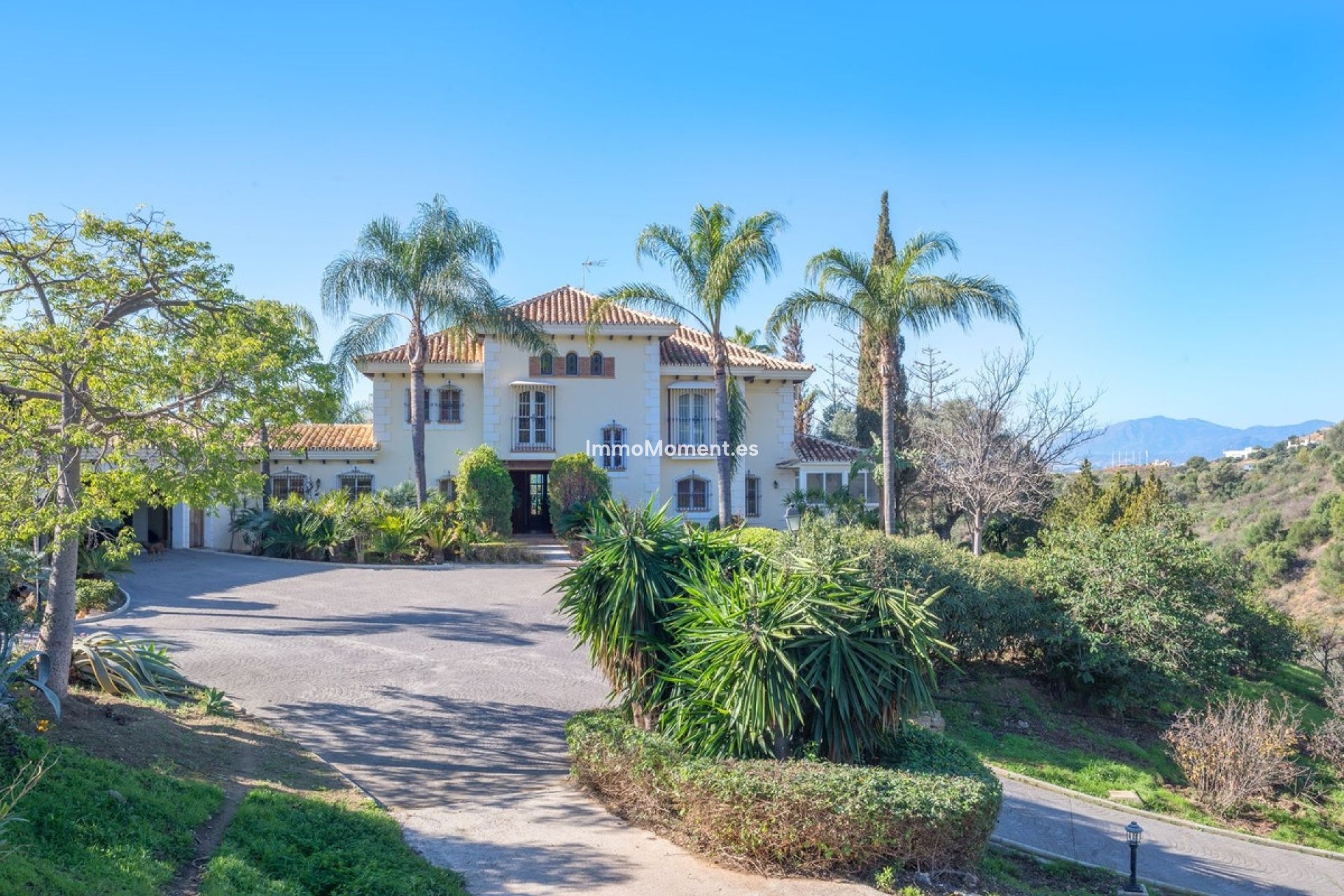 Revente - Villa - Marbella - Altos de los Monteros