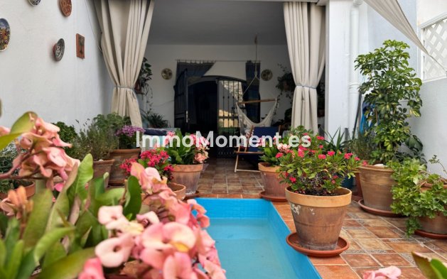 Rijtjeshuis - Bestaande woning - Binnenland  - Alora