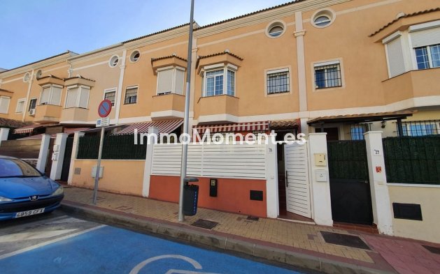 Rijtjeshuis - Bestaande woning - Binnenland  - Churriana