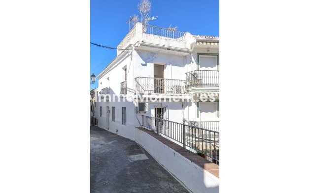 Rijtjeshuis - Bestaande woning - Binnenland  - Guaro