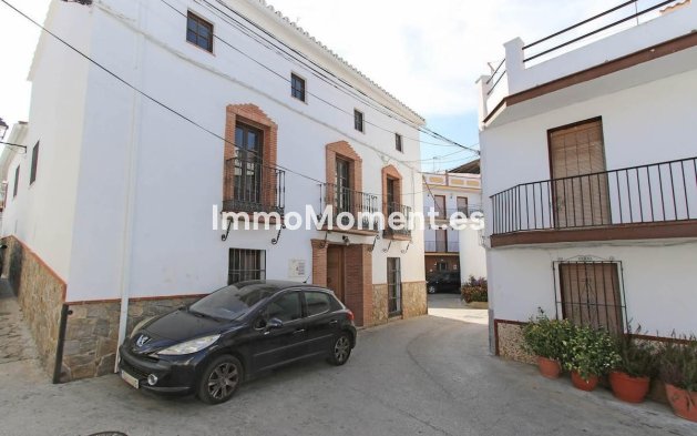 Townhouse - Resale - Inland  - Guaro