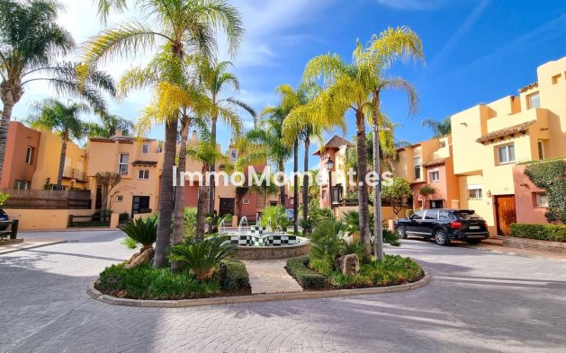 Townhouse - Resale - Marbella - Nueva Andalucía