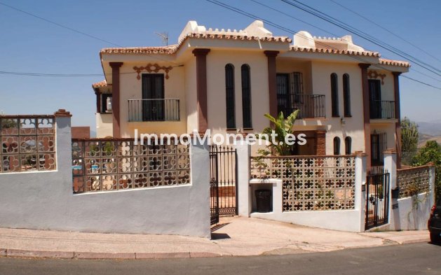 Villa - Bestaande woning - Binnenland  - Alhaurín de la Torre