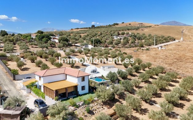 Villa - Bestaande woning - Binnenland  - Coín