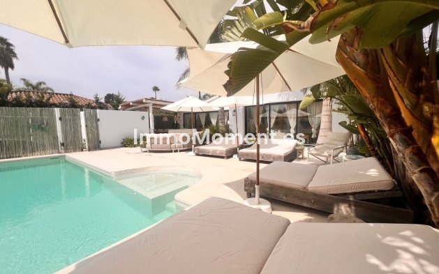 Villa independiente - Alquiler a corto plazo - Estepona  - Costalita