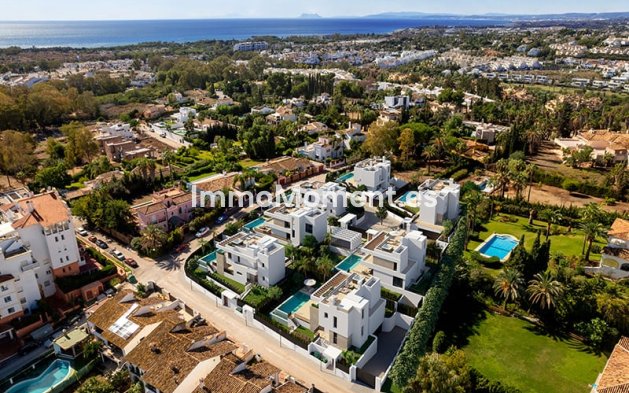 Villa independiente - Obra nueva - Estepona  - HCS-63184