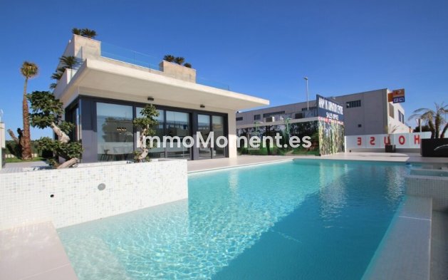 Villa independiente - Obra nueva - San Miguel de Salinas - HBC-50437
