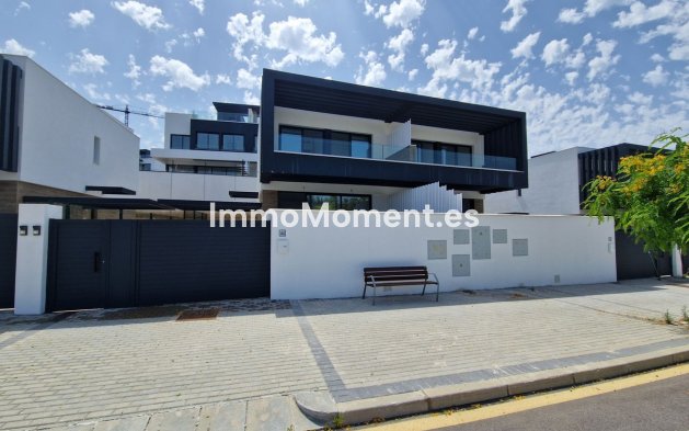 Villa independiente - Reventa - Estepona  - Atalaya