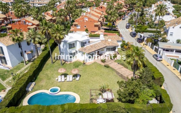 Villa independiente - Reventa - Estepona  - Estepona Centro