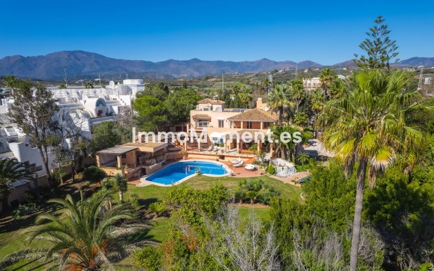 Villa independiente - Reventa - Estepona  - New Golden Mile