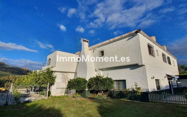 Villa independiente - Reventa - Interior  - Guaro