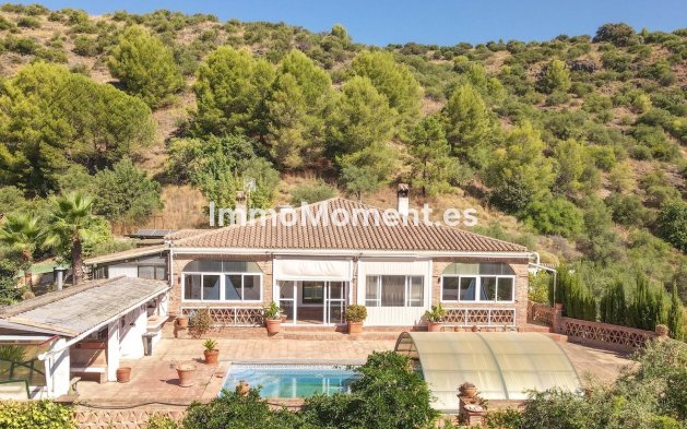 Villa independiente - Reventa - Interior  - Monda