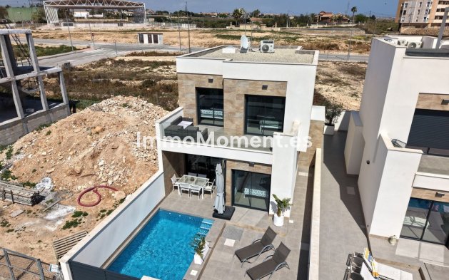 Villa independiente - Reventa - Los Montesinos - Los Montesinos Centro
