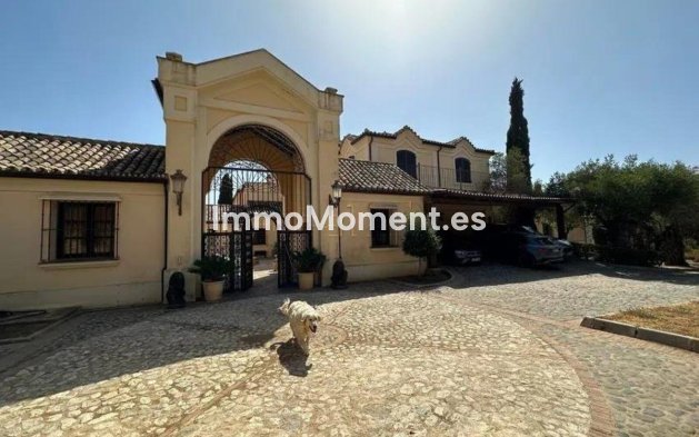 Villa independiente - Reventa - Marbella - La Mairena