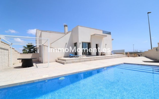 Villa independiente - Reventa - San Miguel de Salinas - San Miguel de Salinas Centro