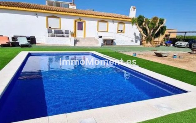 Villa independiente - Reventa - San Miguel de Salinas - San Miguel de Salinas Centro
