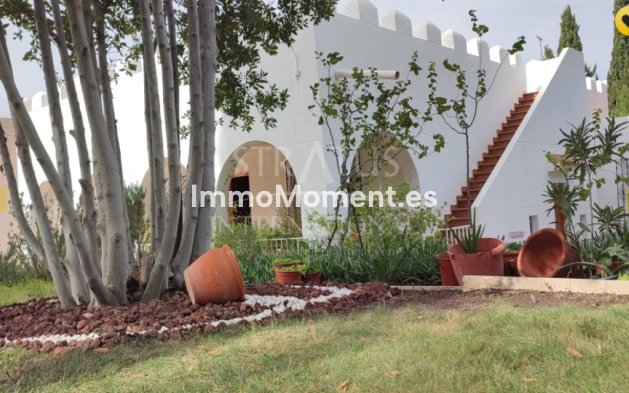 Villa independiente - Reventa - Sax - Sax Centro