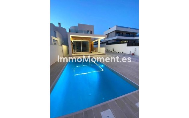 Villa independiente - Reventa - Torrevieja - Aguas Nuevas
