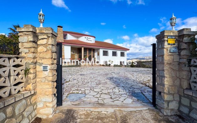 Villa - Resale - Elda - Elda Centro