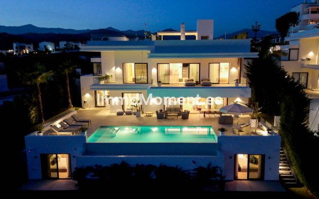 Villa - Resale - Estepona - Estepona Centro