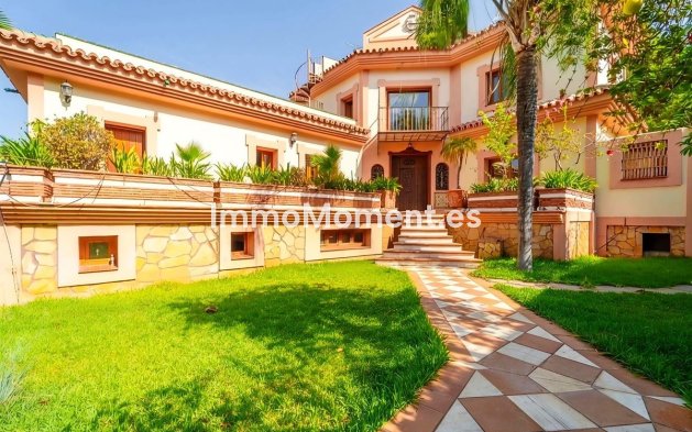 Villa - Resale - Estepona - Estepona Centro