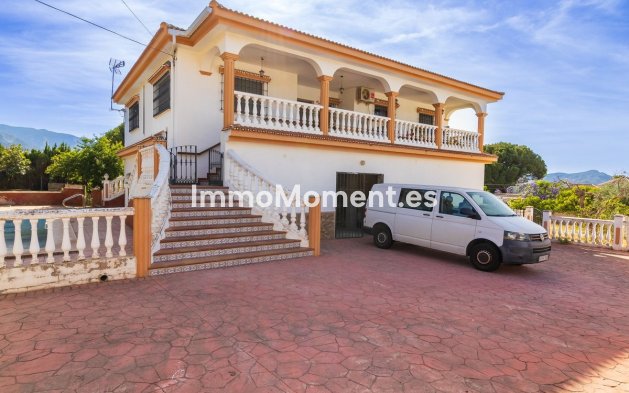 Villa - Resale - Inland  - Alhaurín de la Torre