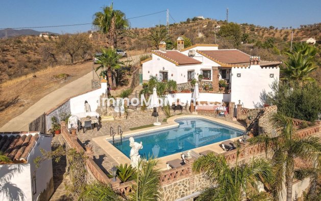 Villa - Resale - Inland  - Guaro