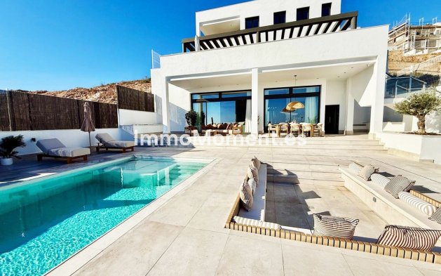 Villa - Wiederverkauf - Benalmadena - Benalmadena Centro