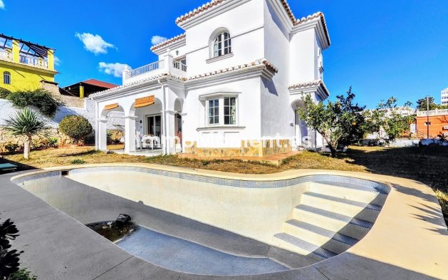 Villa - Wiederverkauf - Benalmadena - Benalmadena Costa