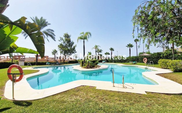 Villa - Wiederverkauf - Estepona  - Estepona Centro