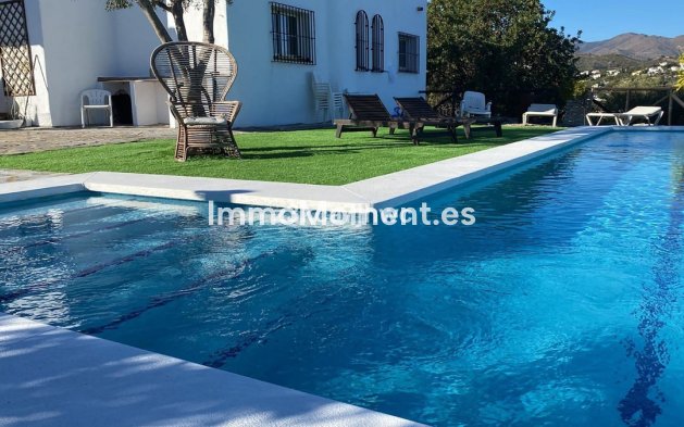 Villa - Wiederverkauf - Estepona  - Estepona Centro