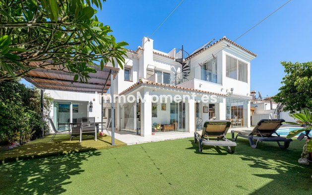 Villa - Wiederverkauf - Estepona  - Estepona Centro