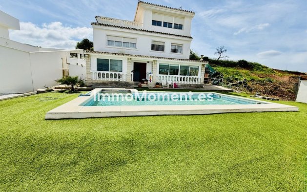 Villa - Wiederverkauf -   Inländisch - Alhaurín de la Torre