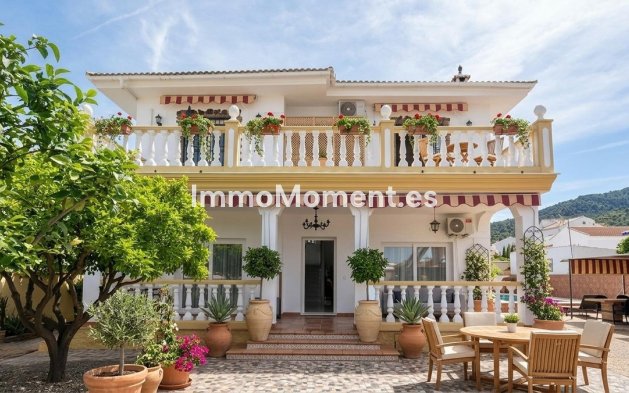 Villa - Wiederverkauf -   Inländisch - Alhaurín de la Torre