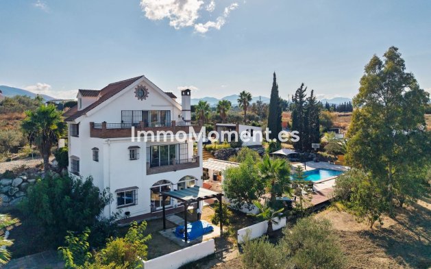 Villa - Wiederverkauf -   Inländisch - Alhaurín el Grande Centro