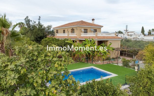 Villa - Wiederverkauf -   Inländisch - Alhaurín el Grande Centro