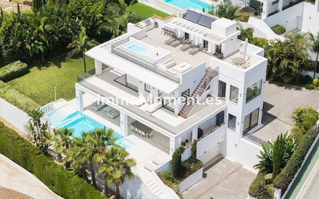Villa - Wiederverkauf - Marbella - Nagüeles