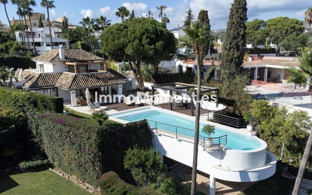 Villa - Wiederverkauf - Marbella - Nueva Andalucía