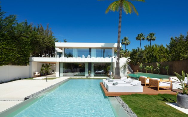 Villa - Wiederverkauf - Marbella - Nueva Andalucía